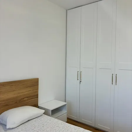 Endri's Beachfront Apartment *