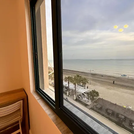 Endri's Beachfront Apartment Durres